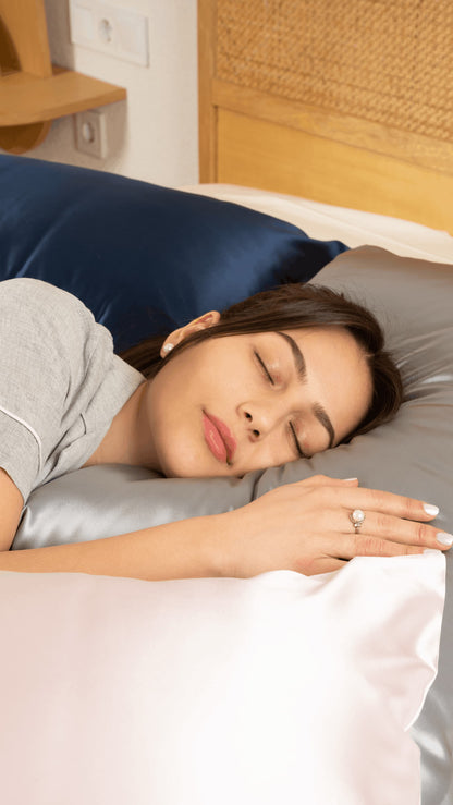 Mina İpek Yastık Kılıfı