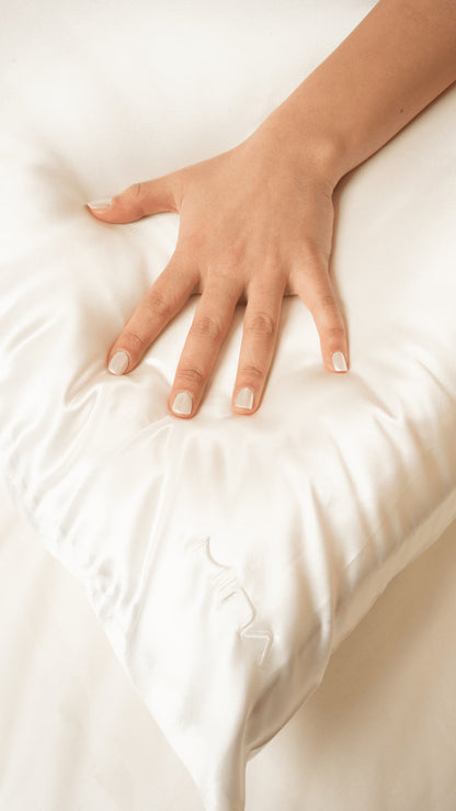 Mina İpek Yastık Kılıfı